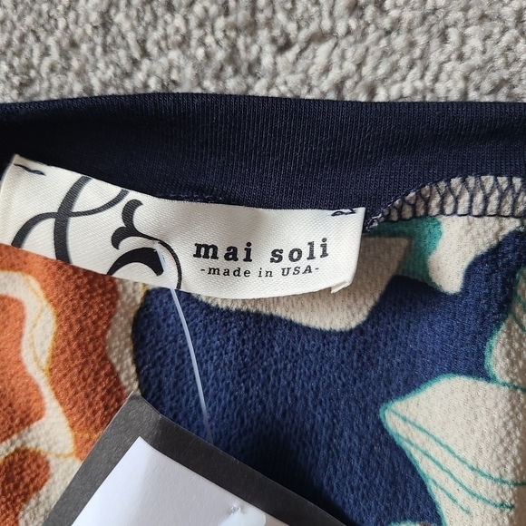 MAI SOLI Blue Short Sleeve V-neck Sheer Floral Contrast Top Size 1XL NWT - Picture 4 of 5